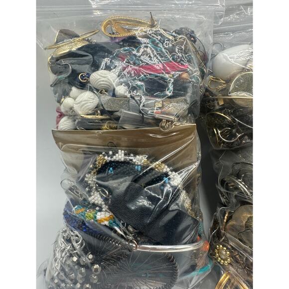 6 lb Lot of Vintage to Modern Junk Jewelry Crafting, Harvest, Repurpose, Repair - Picture 7 of 7